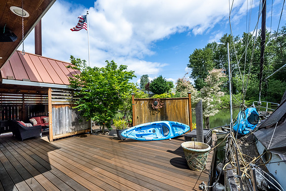 2000 floating home-25