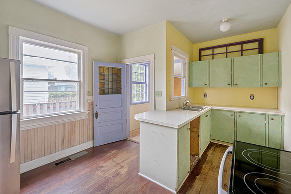 1905 bungalow fixer-9